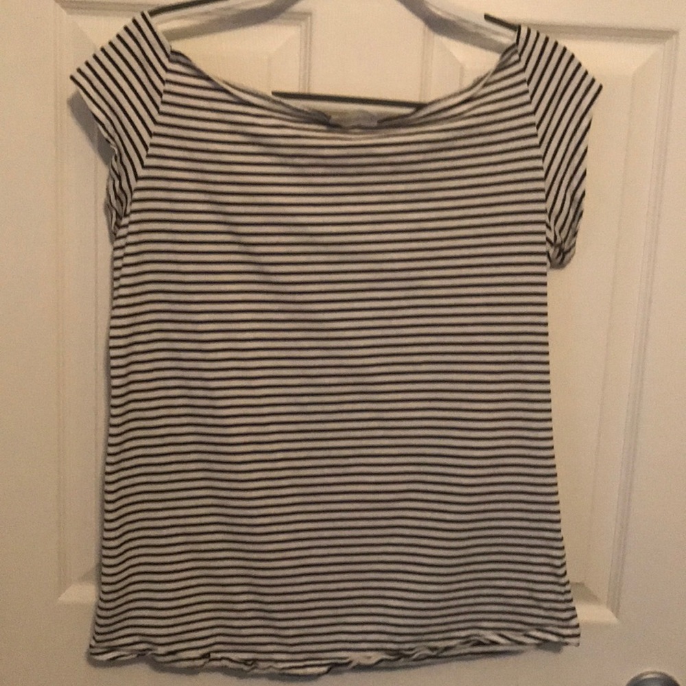 Off the shoulder elegantees striped top - Picture 2 of 2
